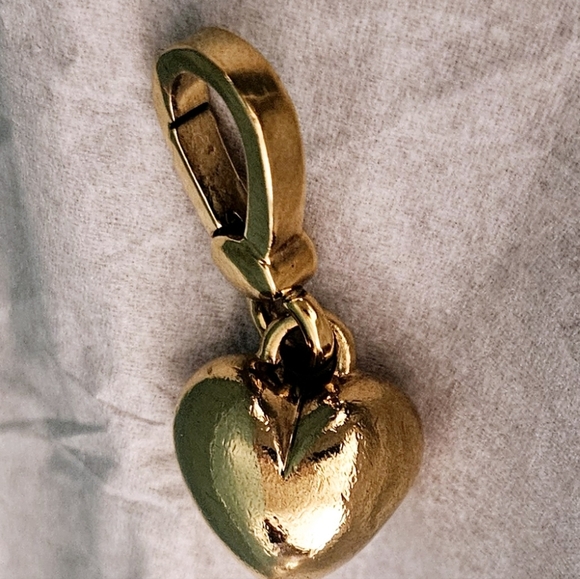 Juicy Couture Small Mini Gold 3D Solid Puffed Banner Heart Charm Love 4 Bracelet - Picture 7 of 11